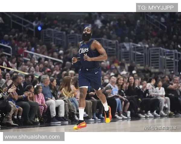 快船后场新援坦言面对嘘声要向前看比赛才是最重要的