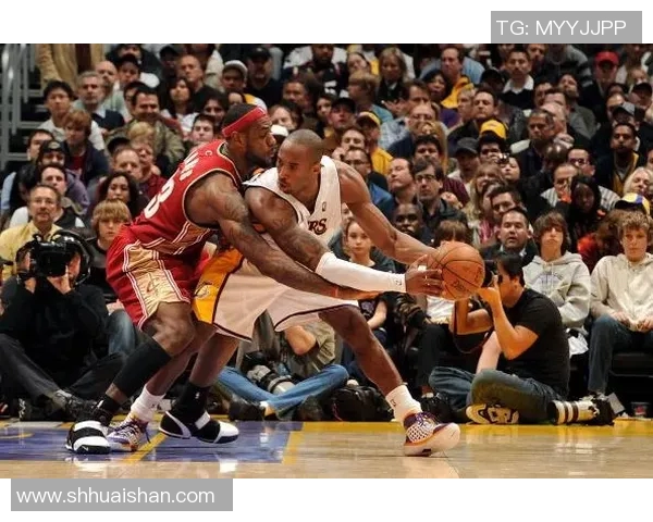 2007年骑士与湖人对决回顾：传奇对抗与篮球盛宴的经典瞬间